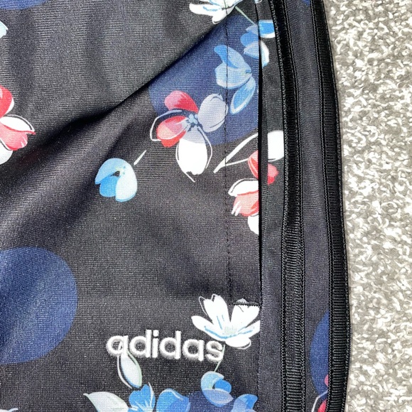Adidas Girls Floral Joggers NWT Size M 10/12 - Picture 3 of 4